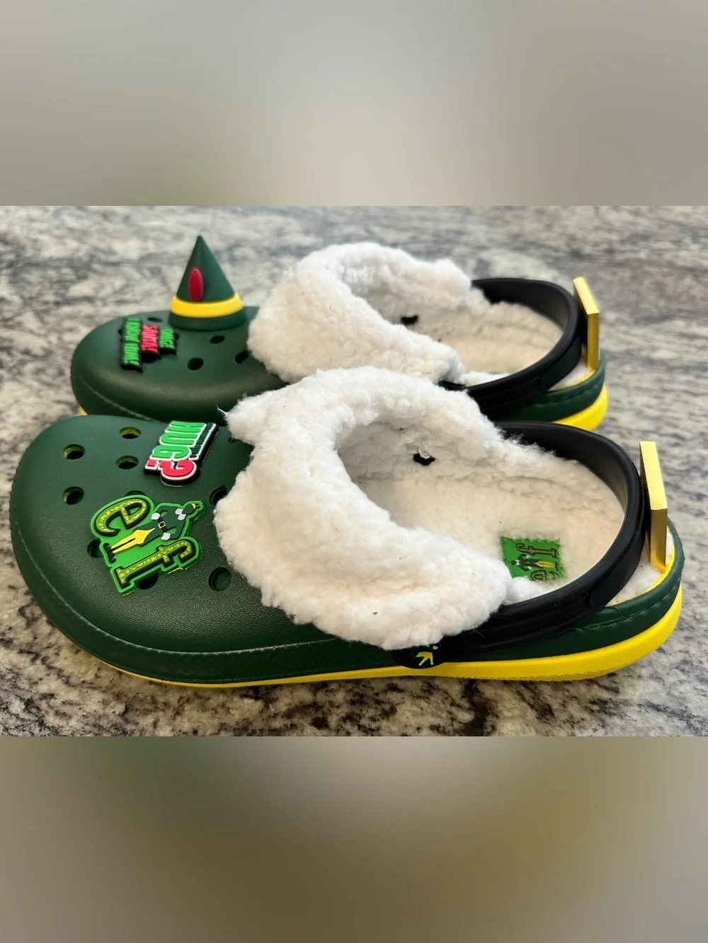 CROCS 🎄 omg